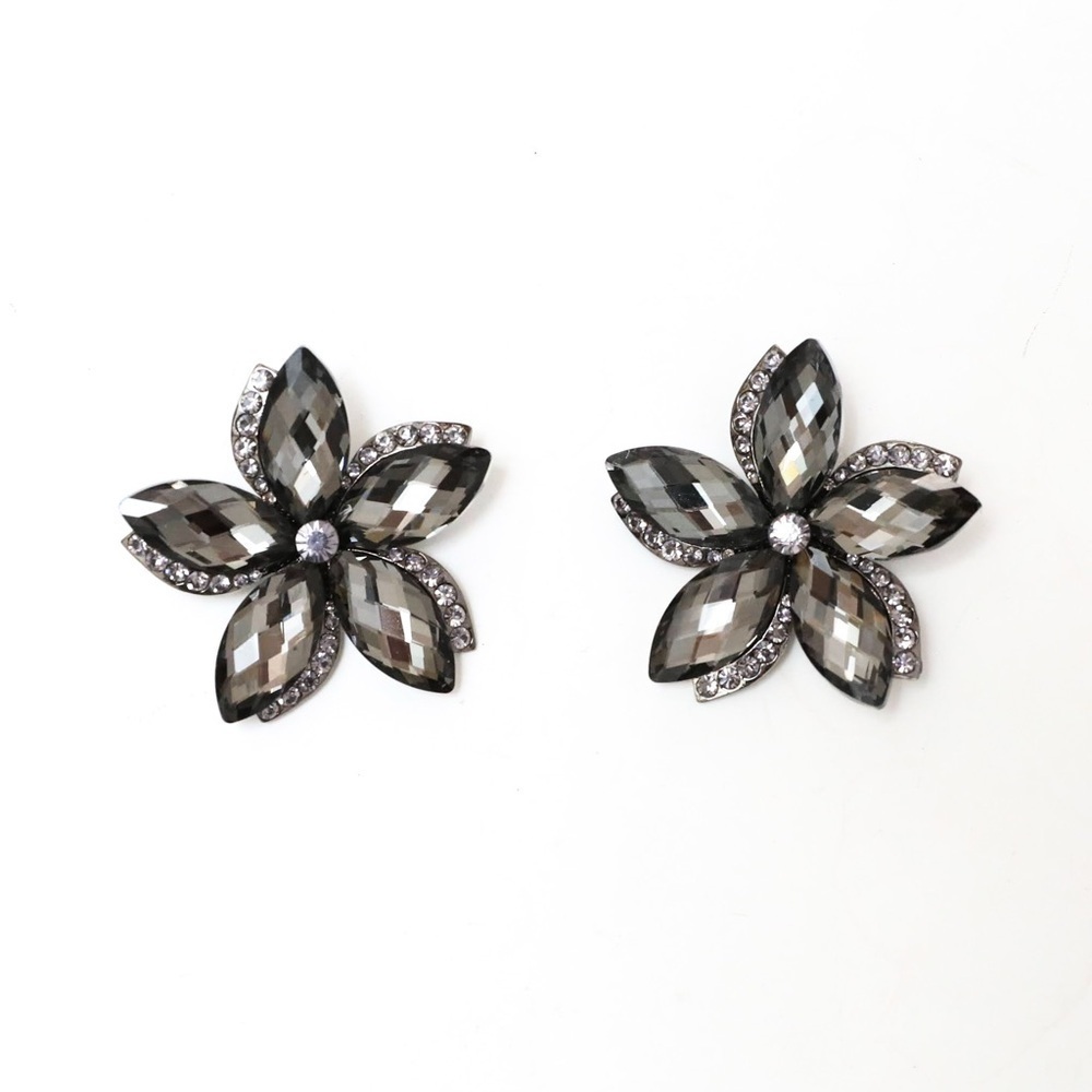 Set of 2 vintage brooches black gunmetal retro flower crystal curtain decor new